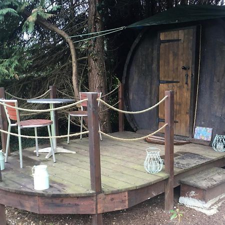 Charming 2-Bed Cabin In Domfront-En-Poiraie Perrou 외부 사진